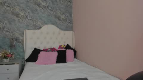 C A M I L L E N    Help me get to the top online show from March 2, 6:24 pm