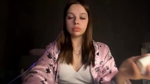 Snapshot of cammyalquicira chatting on September 25, 3:33 pm Vicky online show from September 25, 3:33 pm
