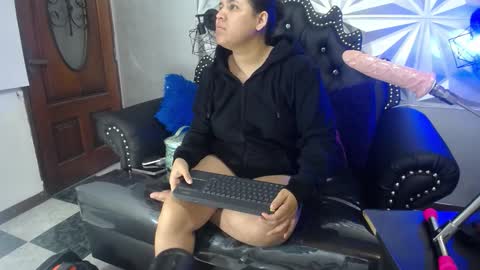 Snapshot of candy_hairy chatting on October 19, 3:30 am candy online show from October 19, 3:30 am