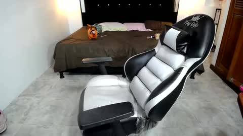 Snapshot of candy_hairy chatting on January 28, 11:50 pm candy online show from January 28, 11:50 pm