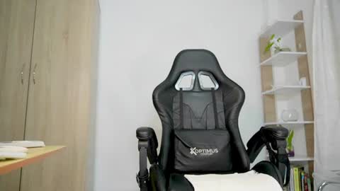 Nickol online show from June 25, 7:48 pm