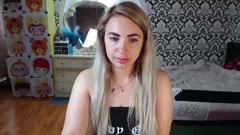 candygirlxxx9 online show from June 2, 7:09 am