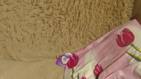 Snapshot of candylady136 chatting on December 22, 10:58 pm say meow and send tip online show from December 22, 10:58 pm