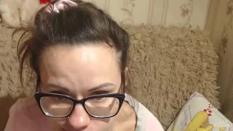 Snapshot of candylady136 chatting on February 20, 10:59 am say meow and send tip online show from February 20, 10:59 am
