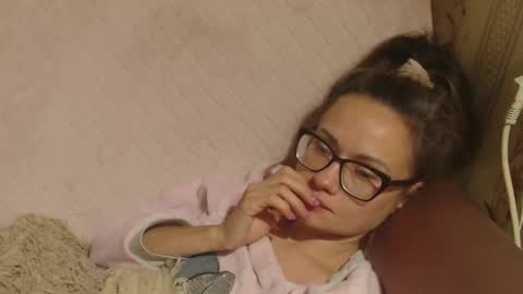 Snapshot of candylady136 chatting on October 18, 11:02 am say meow and send tip online show from October 18, 11:02 am