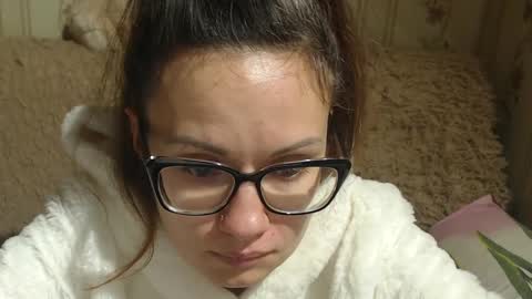 Snapshot of candylady136 chatting on December 13, 5:21 pm say meow and send tip online show from December 13, 5:21 pm