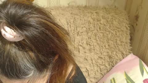 Snapshot of candylady136 chatting on December 18, 6:14 pm say meow and send tip online show from December 18, 6:14 pm