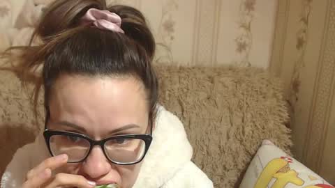 Snapshot of candylady136 chatting on February 19, 10:56 am say meow and send tip online show from February 19, 10:56 am