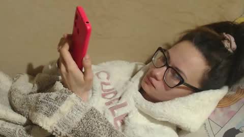 Snapshot of candylady136 chatting on March 7, 6:43 pm say meow and send tip online show from March 7, 6:43 pm