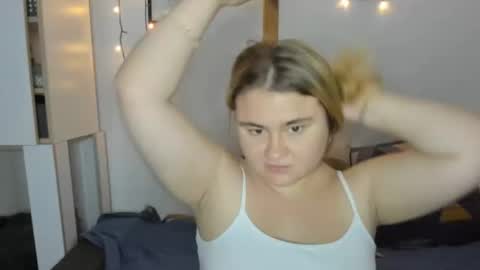 candymilas online show from December 14, 9:02 pm