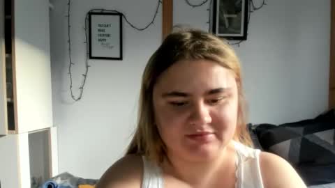 candymilas online show from December 19, 12:12 pm