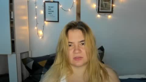 candymilas online show from December 6, 10:18 pm