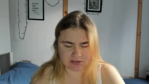 candymilas online show from December 18, 12:18 pm