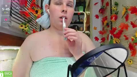 Snapshot of candys_booty chatting on October 9, 10:47 pm Alisa online show from October 9, 10:47 pm