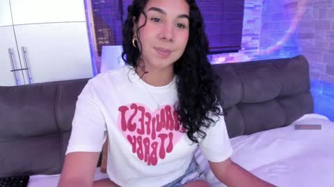 Snapshot of candyy_bella chatting on February 7, 6:45 pm Isabella online show from February 7, 6:45 pm