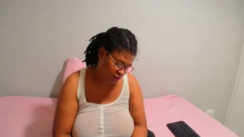 candyyumsaerolaxx online show from July 28, 12:23 pm