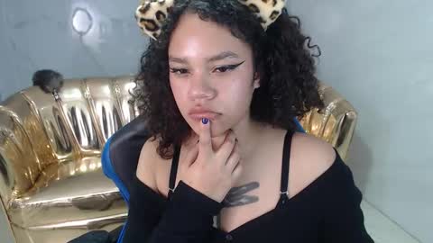 Snapshot of canela_s1 chatting on October 11, 10:45 pm canela_s1 online show from October 11, 10:45 pm