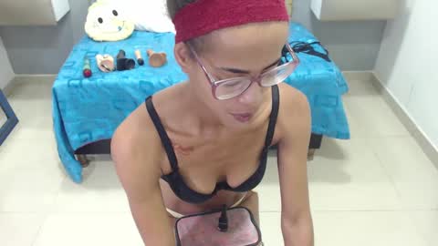 Snapshot of canella_hotx chatting on February 18, 4:27 pm Canela online show from February 18, 4:27 pm