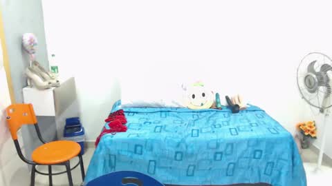 Snapshot of canella_hotx chatting on December 31, 2:47 pm Canela online show from December 31, 2:47 pm