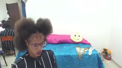 Snapshot of canella_hotx chatting on December 20, 3:42 pm Canela online show from December 20, 3:42 pm