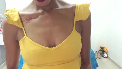 Snapshot of canella_hotx chatting on December 17, 4:22 pm Canela online show from December 17, 4:22 pm