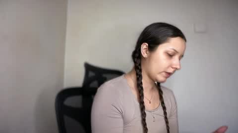 Emma online show from April 1, 1:41 pm