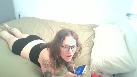 caraviolet online show from June 2, 4:08 pm