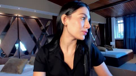 Snapshot of carina_rossi chatting on December 28, 12:13 pm Carina online show from December 28, 12:13 pm