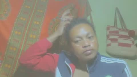 carinesexy69 online show from February 12, 9:22 pm