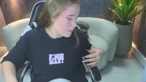 Snapshot of carla_tp chatting on October 12, 1:02 pm Carla online show from October 12, 1:02 pm
