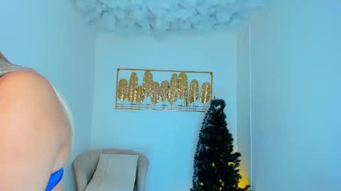 Snapshot of carlota_peach chatting on December 4, 12:25 pm Andrea online show from December 4, 12:25 pm