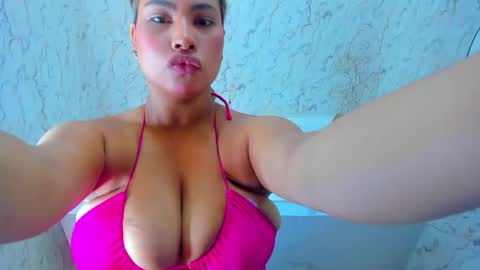 Snapshot of carlota_peach chatting on December 19, 12:56 pm Andrea online show from December 19, 12:56 pm