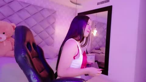 caro_adams1 online show from December 3, 1:35 pm