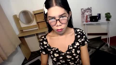 Snapshot of carol_linaxxx chatting on December 11, 12:54 am Carolina online show from December 11, 12:54 am