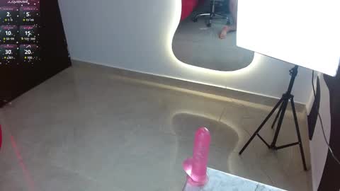 Caroline online show from February 12, 4:33 pm