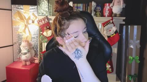 Snapshot of carolina_winter chatting on December 19, 5:40 am Mira online show from December 19, 5:40 am