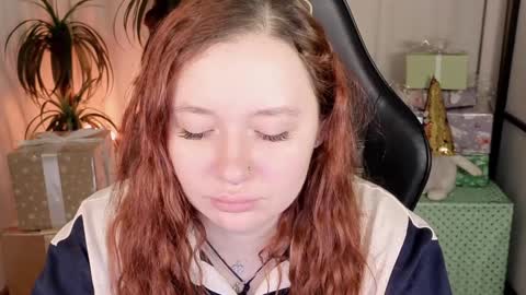 Snapshot of carolina_winter chatting on December 25, 5:37 am Mira online show from December 25, 5:37 am