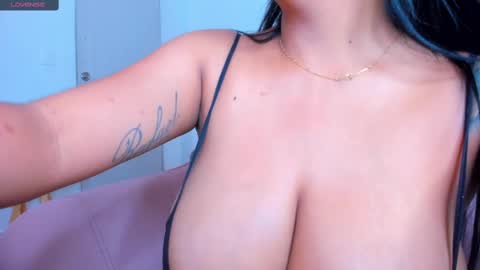 Snapshot of carolinalovehot chatting on March 4, 4:09 pm Carolina online show from March 4, 4:09 pm
