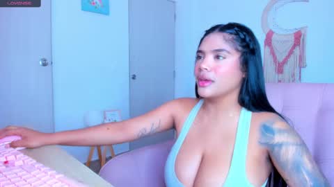 Snapshot of carolinalovehot chatting on February 26, 2:38 pm Carolina online show from February 26, 2:38 pm