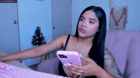 Snapshot of carolinalovehot chatting on December 7, 2:24 pm Carolina online show from December 7, 2:24 pm
