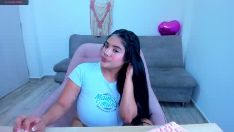 Snapshot of carolinalovehot chatting on December 5, 4:12 pm Carolina online show from December 5, 4:12 pm