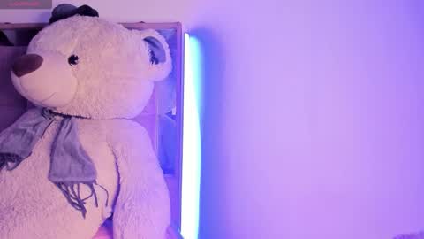 Snapshot of caroline_cute7 chatting on October 1, 3:22 am caroline 3 online show from October 1, 3:22 am