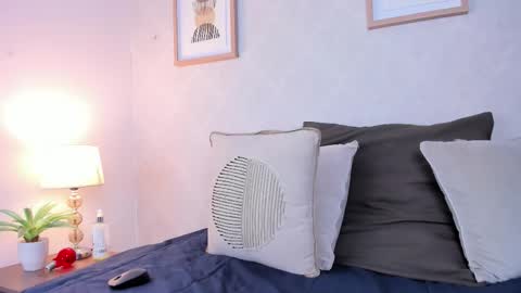  Caroline  online show from November 22, 2:53 pm