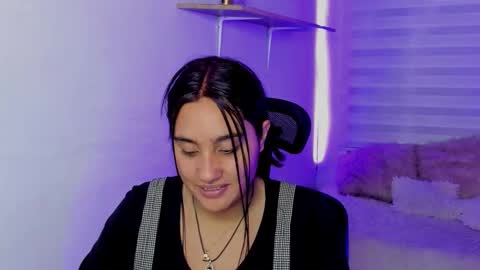 caroline_rodriguez_9 online show from January 14, 7:19 pm