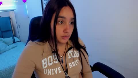 caroline_rodriguez_9 online show from February 3, 6:01 pm
