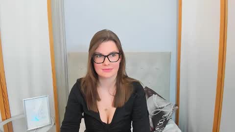 Snapshot of carolineamore chatting on February 5, 3:20 pm CarolineAmore online show from February 5, 3:20 pm