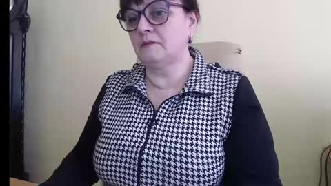 Snapshot of carolinedream_ chatting on February 21, 6:29 am CarolineDream online show from February 21, 6:29 am