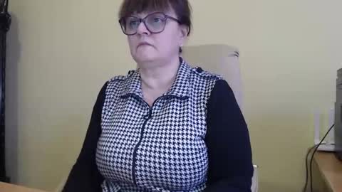 Snapshot of carolinedream_ chatting on February 3, 6:34 am CarolineDream online show from February 3, 6:34 am