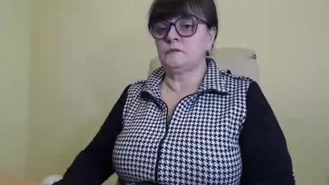 Snapshot of carolinedream_ chatting on October 13, 5:21 am CarolineDream online show from October 13, 5:21 am