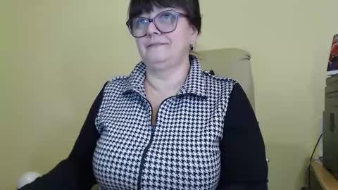 Snapshot of carolinedream_ chatting on October 16, 6:38 am CarolineDream online show from October 16, 6:38 am